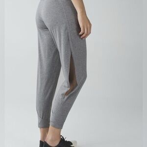 Lululemon Superb Pant in Light Grey - Size 8